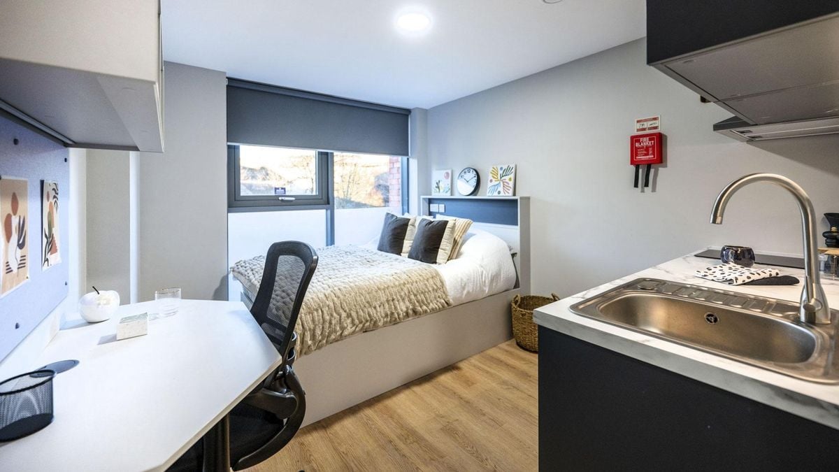 Hall - Clyde Court - 9