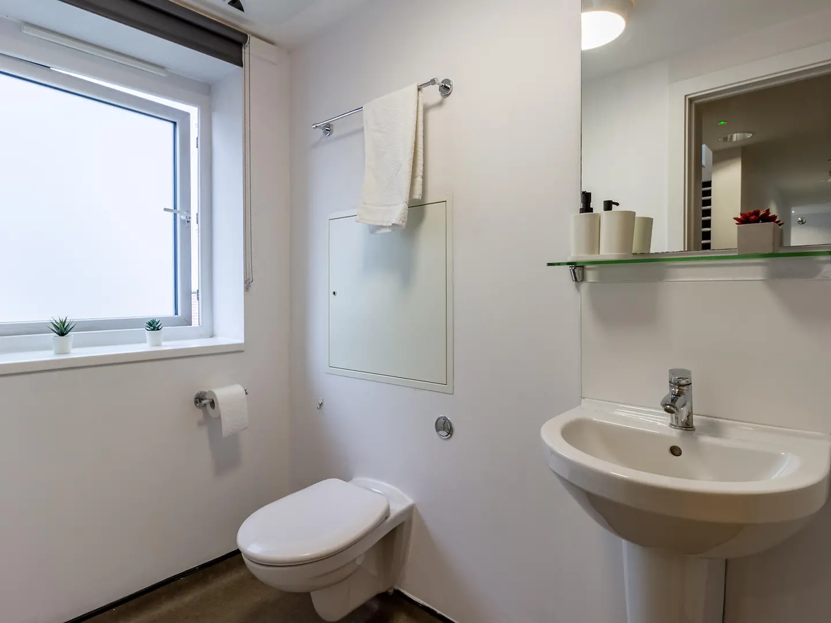 Hall Crescent Place - 0