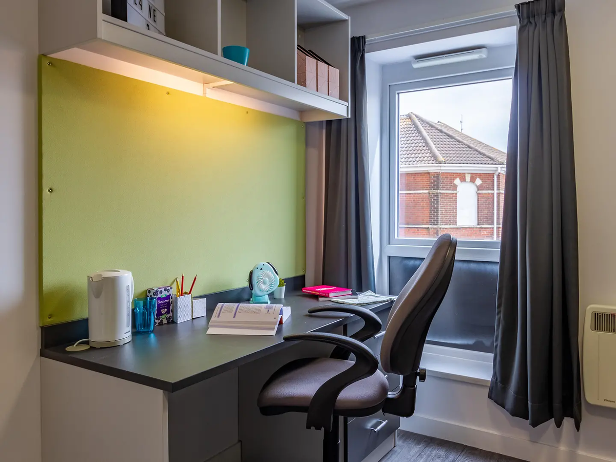 Hall Crescent Place - 7
