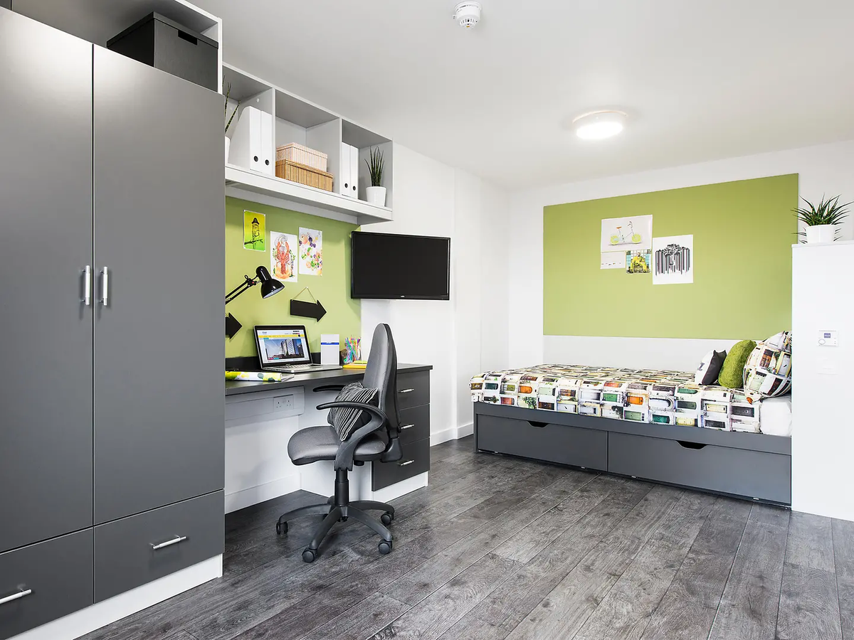 Hall Crescent Place - 5
