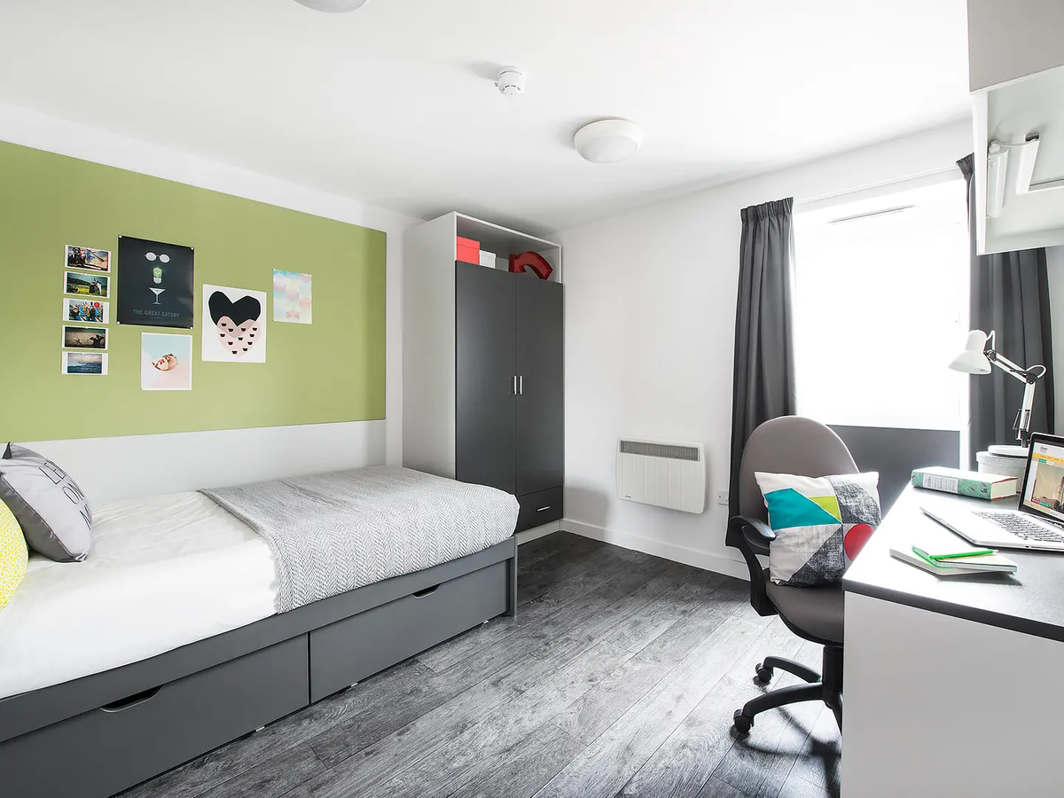 Hall Crescent Place - 3