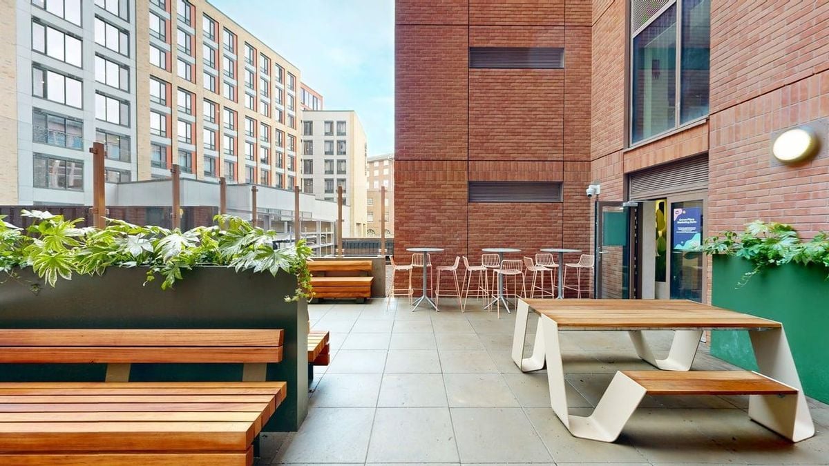 Hall - Crown Place - 5