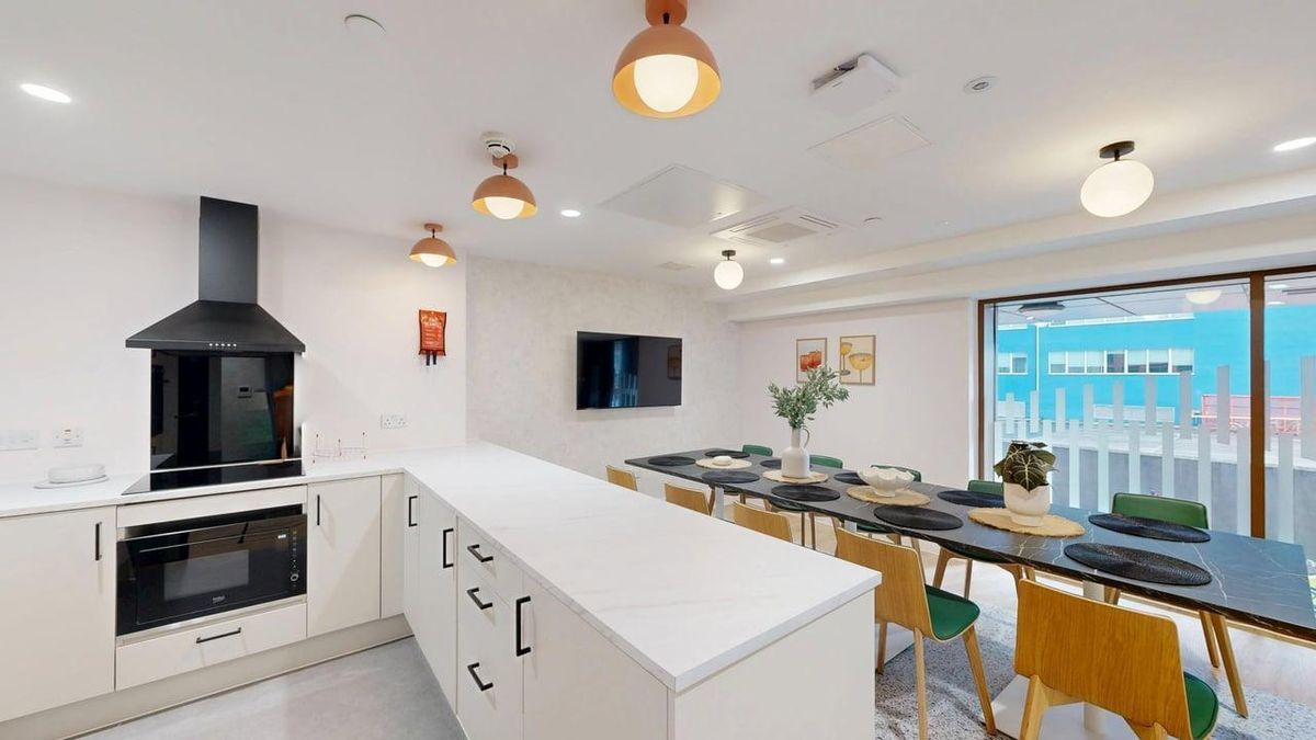 Hall - Crown Place - 4