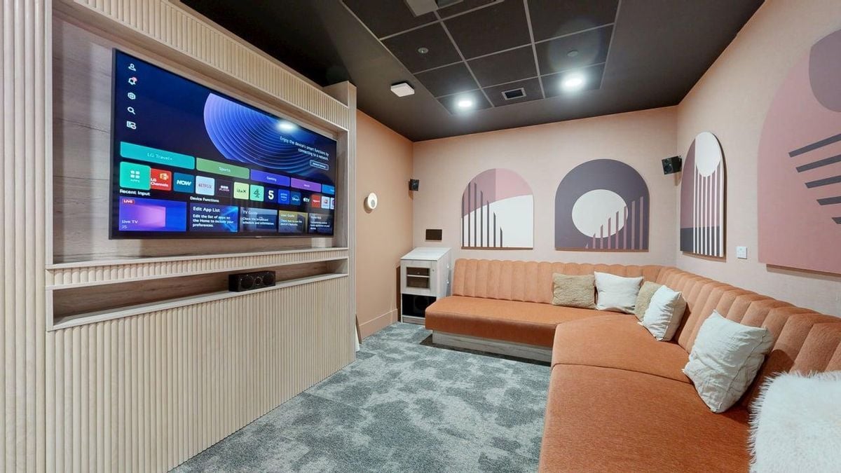 Hall - Crown Place - 6