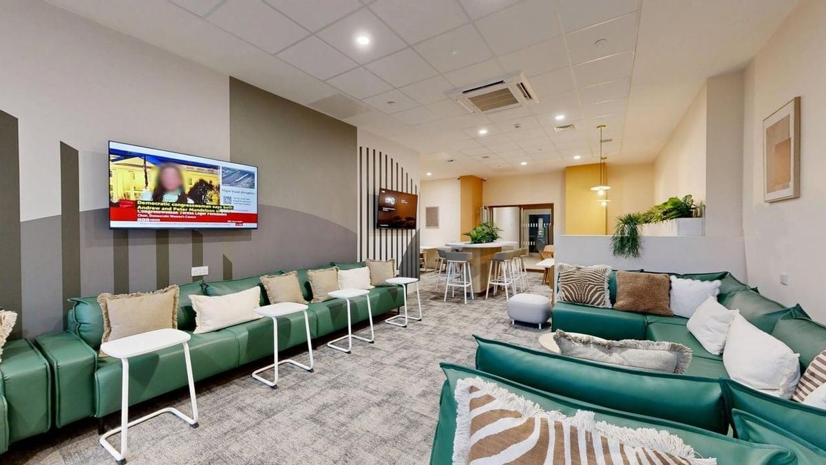 Hall - Crown Place - 8