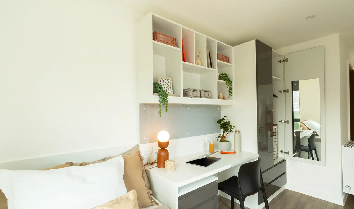 Hall - Currus Court - 8