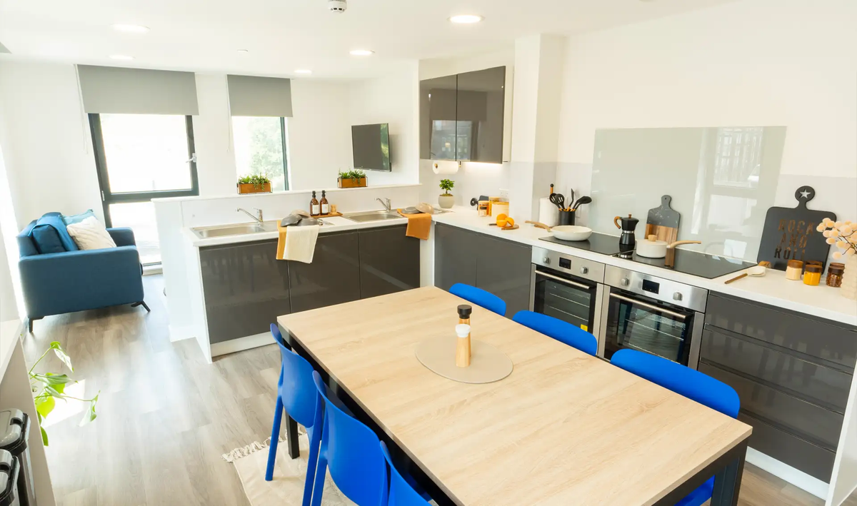 Hall - Currus Court - 2