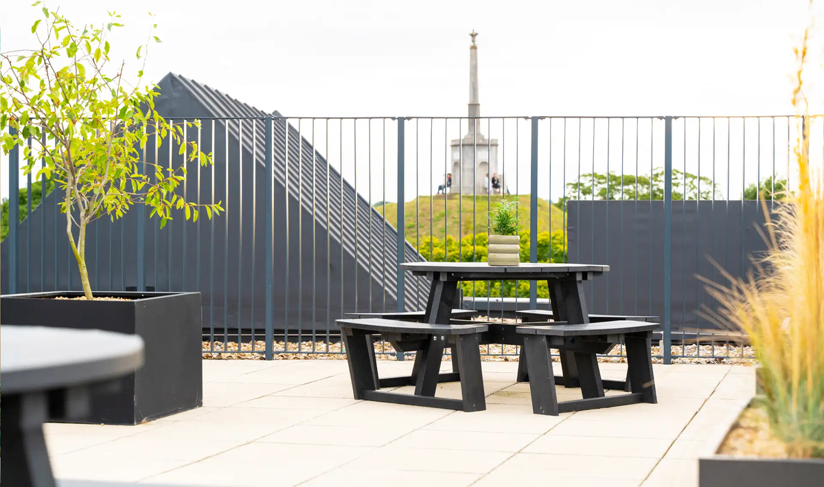 Hall - Currus Court - 7