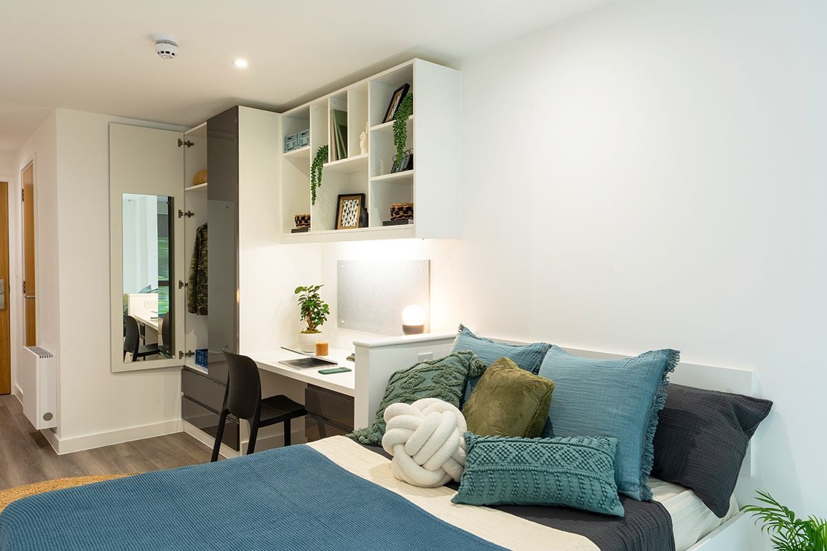 Hall - Currus Court - 1