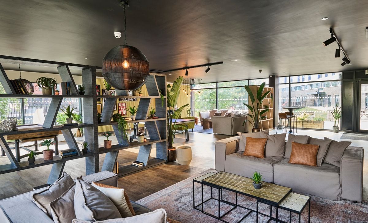 Hall - Deakins Place - 4