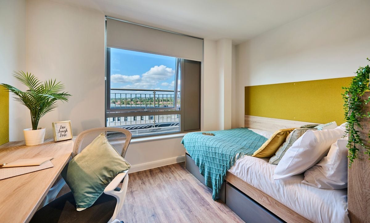 Hall - Deakins Place - 5