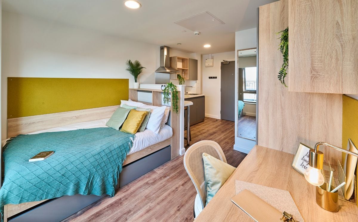 Hall - Deakins Place - 6