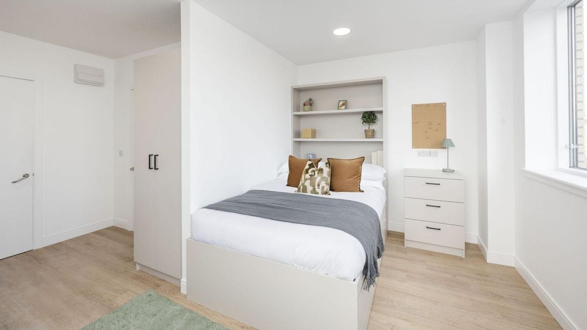 Hall - Discovery Studios - 0