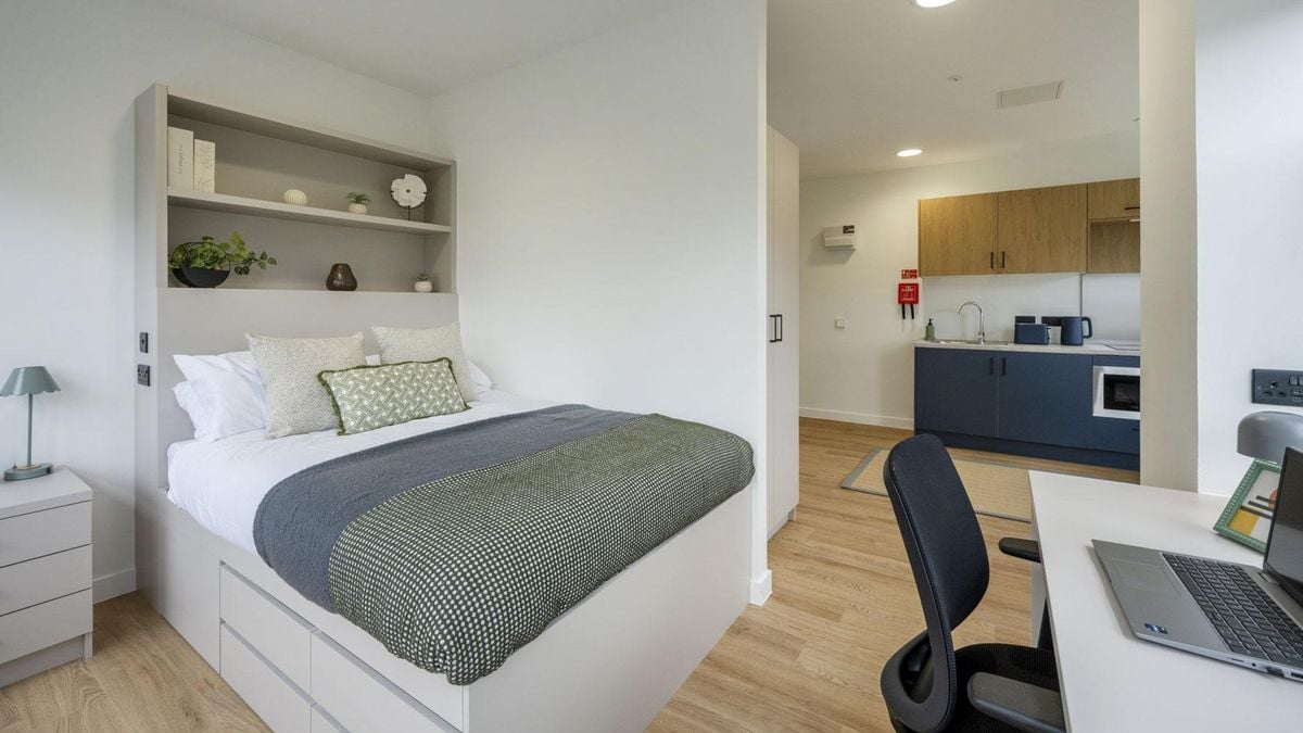 Hall - Discovery Studios - 1