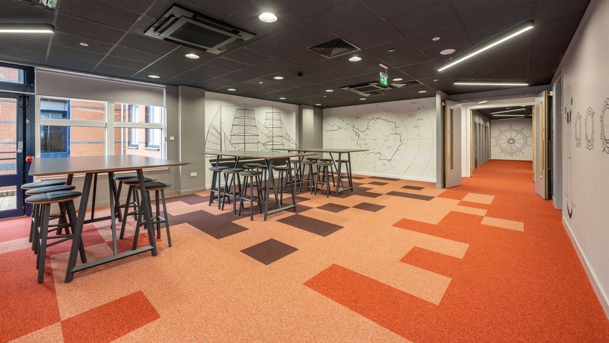 Hall - Discovery Studios - 8