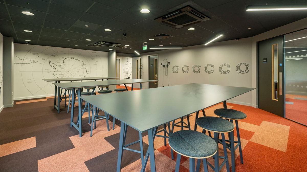 Hall - Discovery Studios - 7