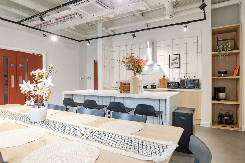 Hall - Exchange Court - 2