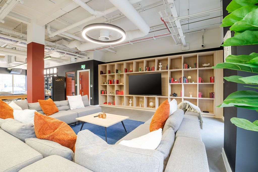 Hall - Exchange Court - 1