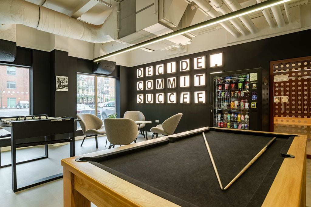 Hall - Exchange Court - 3