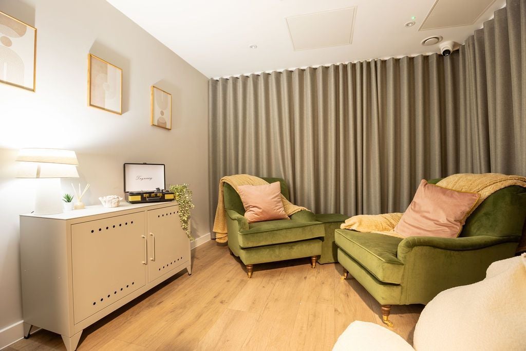 Hall - Exchange Court - 4