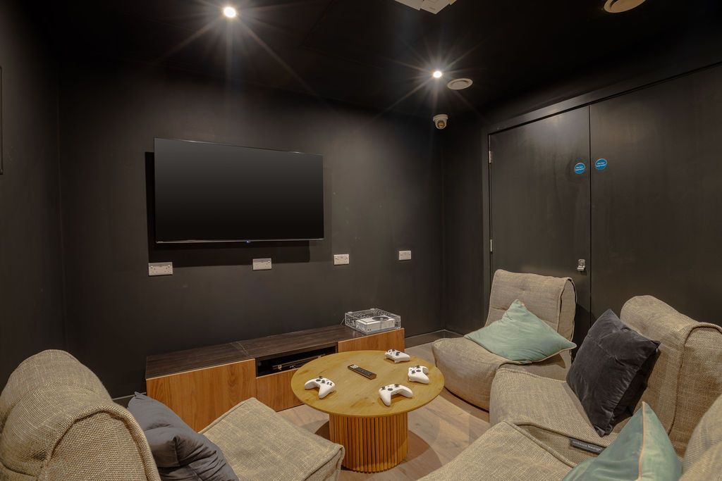 Hall - Exchange Court - 0