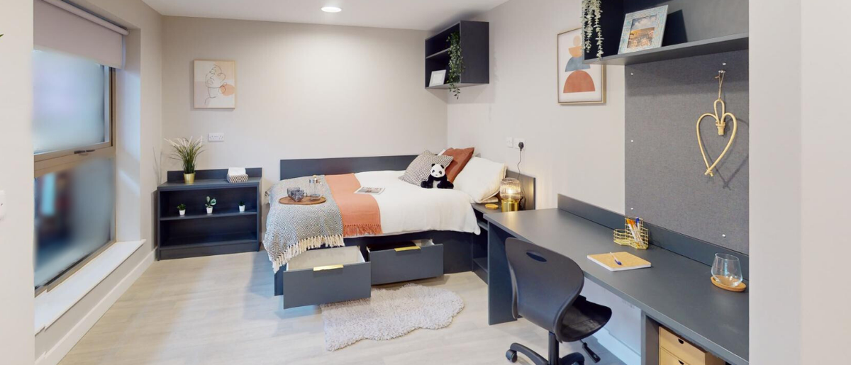 Hall - Exchange Court - 8