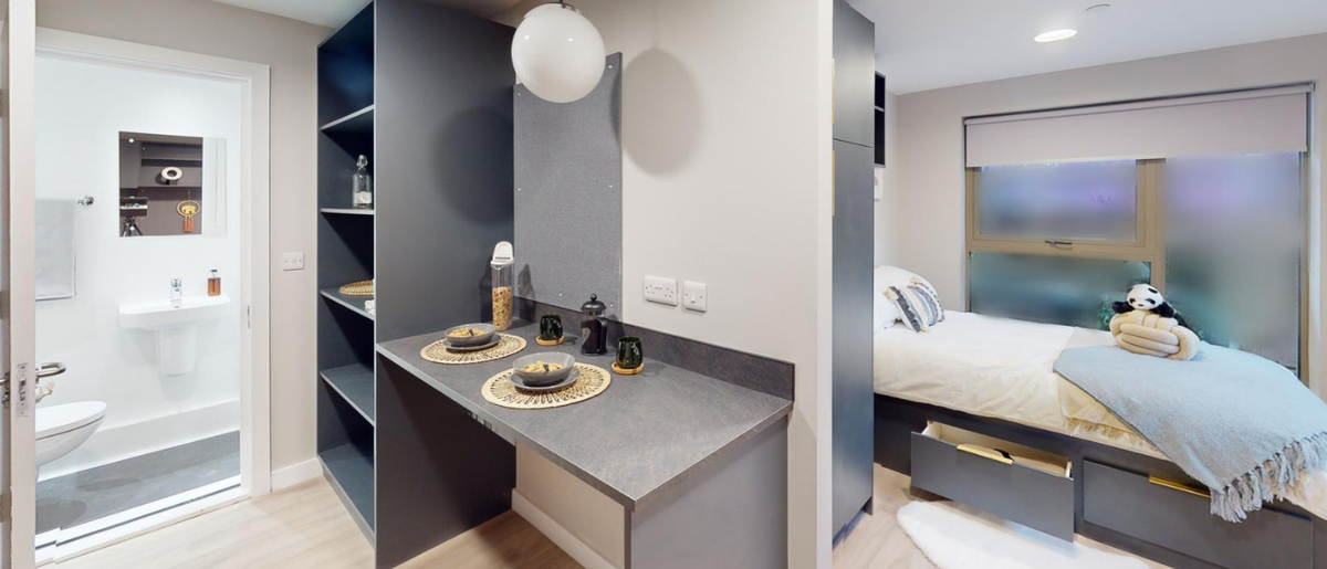 Hall - Exchange Court - 10