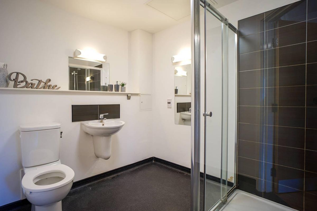 Hall Exeter One - 4