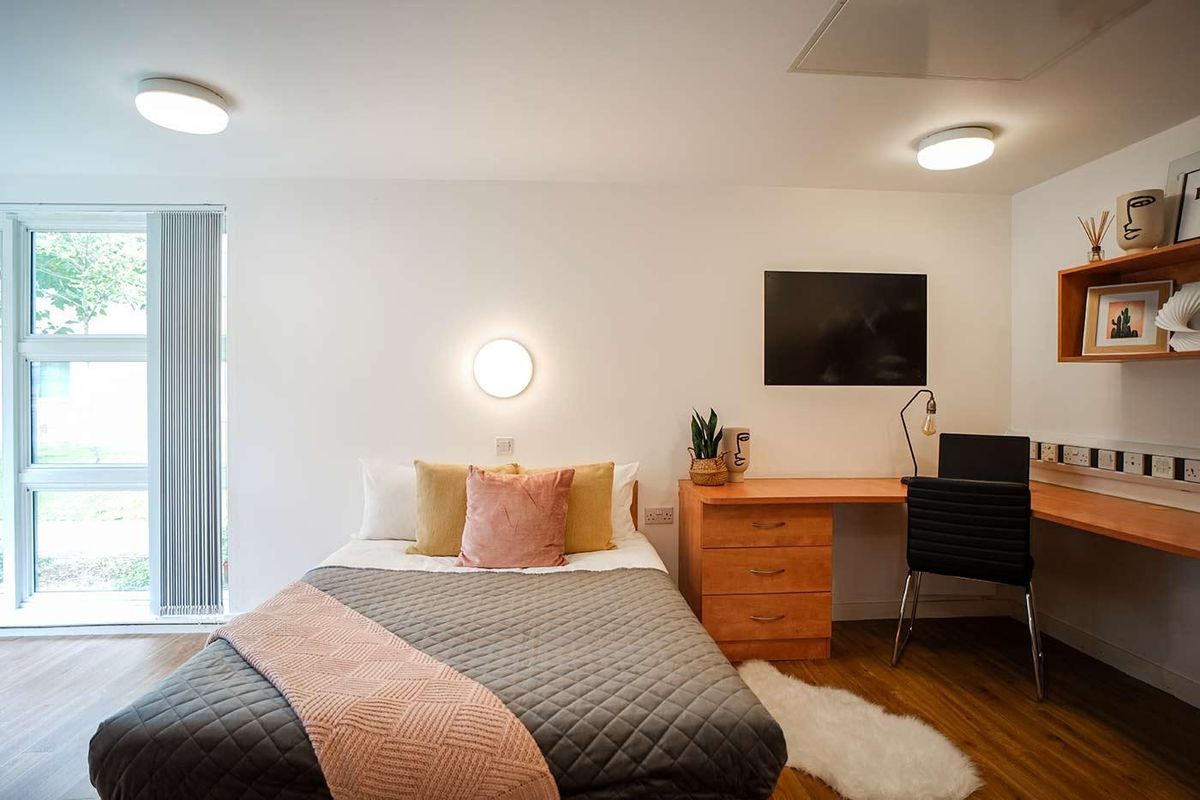 Hall Exeter One - 7