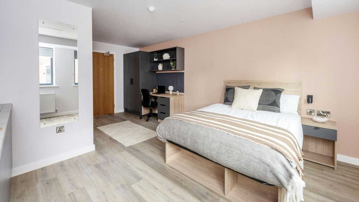 Hall - Headrow Court - 1