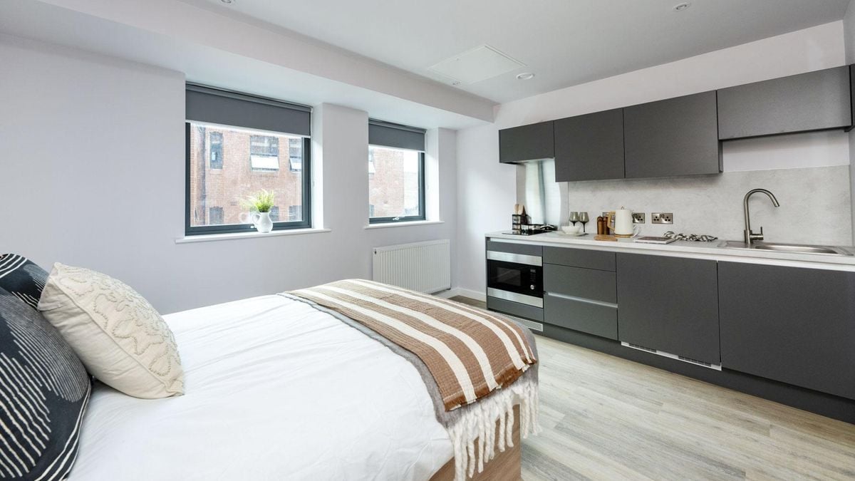 Hall - Headrow Court - 3