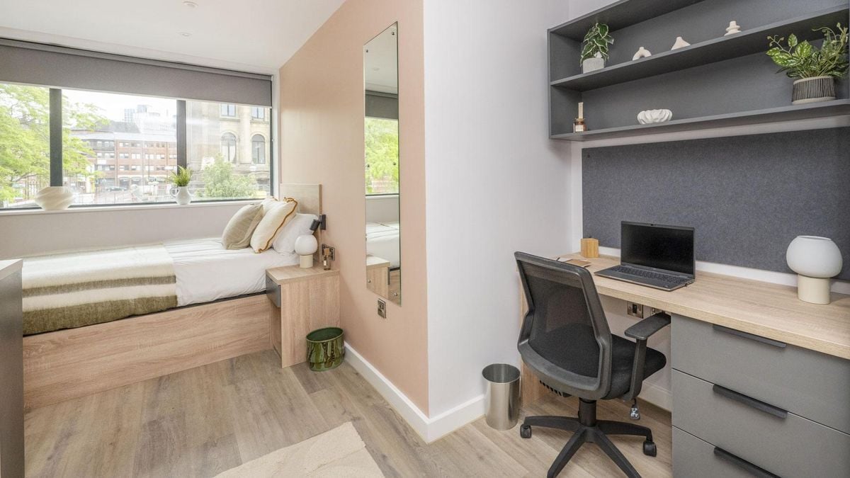 Hall - Headrow Court - 4