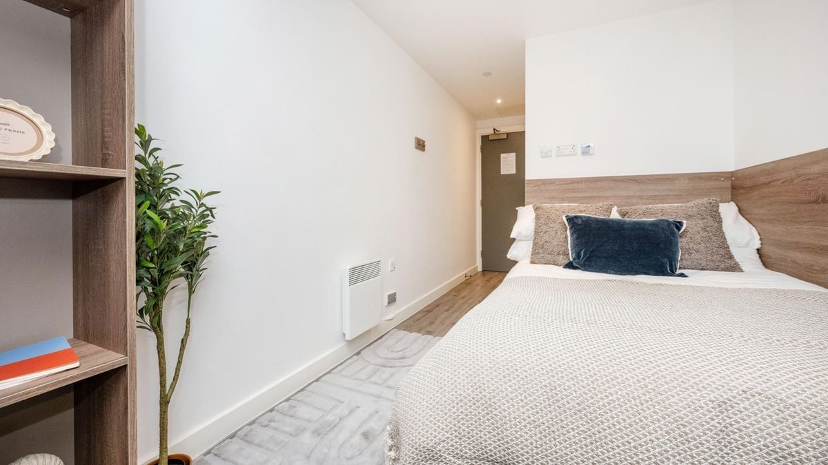 Hall - Howard Gardens - 0