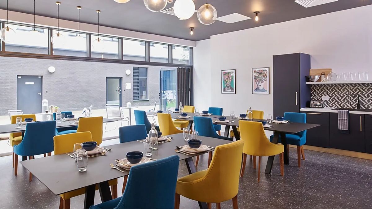 Hall - Howard Gardens - 5