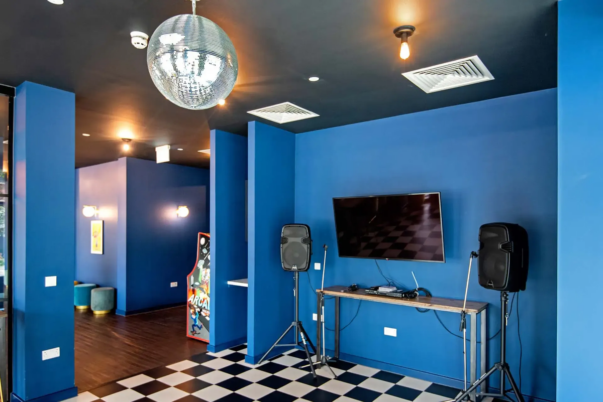 Hall - Howard Gardens - 7