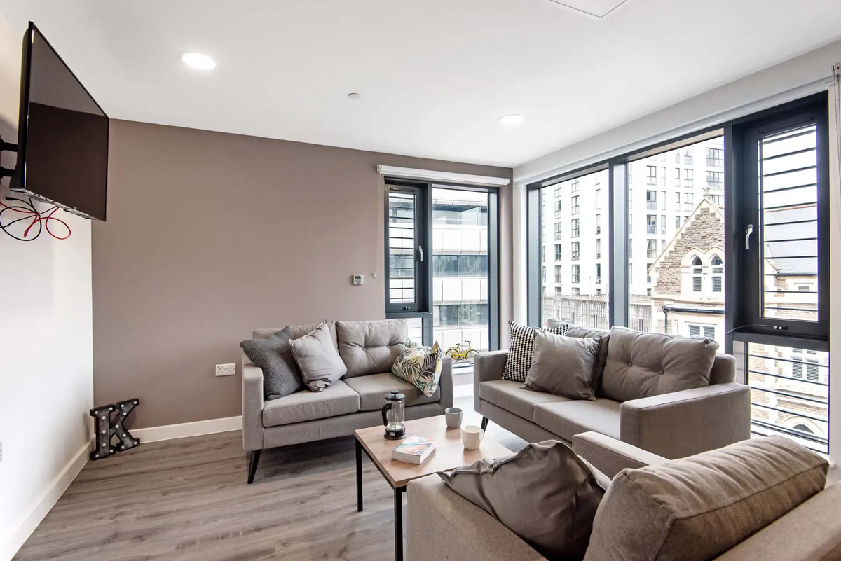 Hall - Howard Gardens - 3