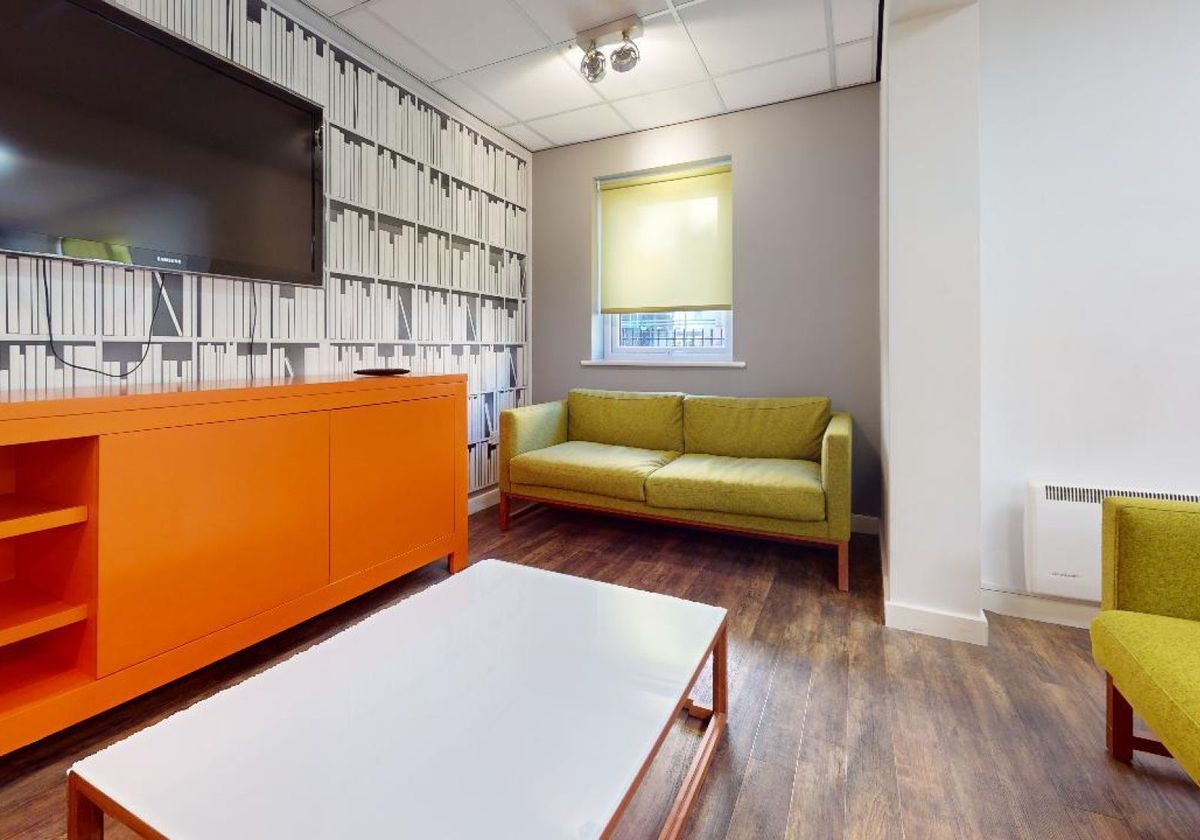 Hall iQ Aspley House - 1