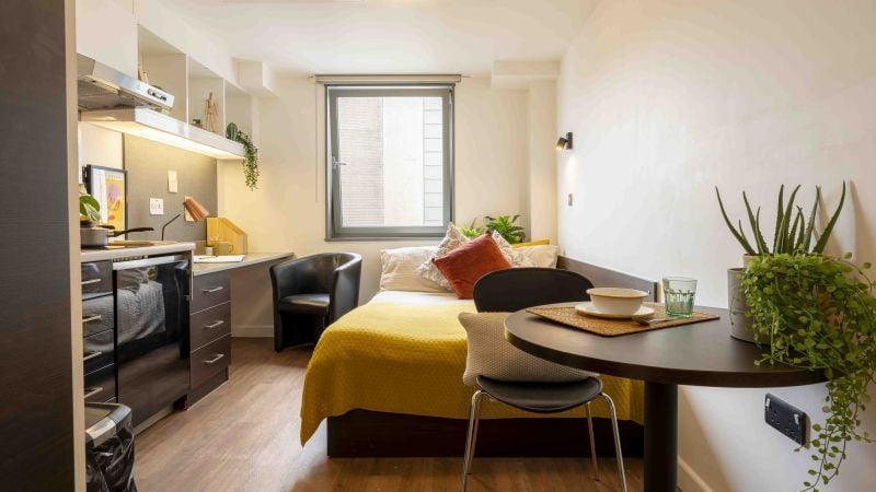 Hall iQ Astor House - 2