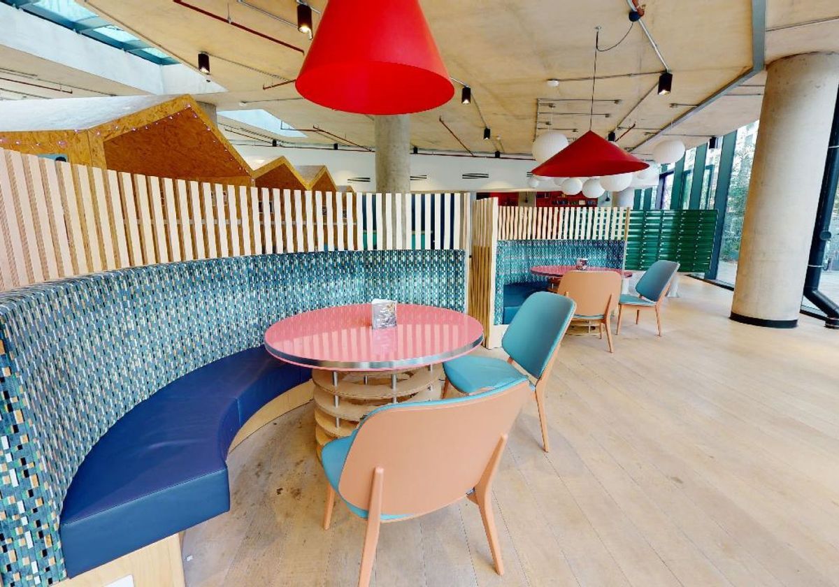 Hall- iQ Brighton - 9