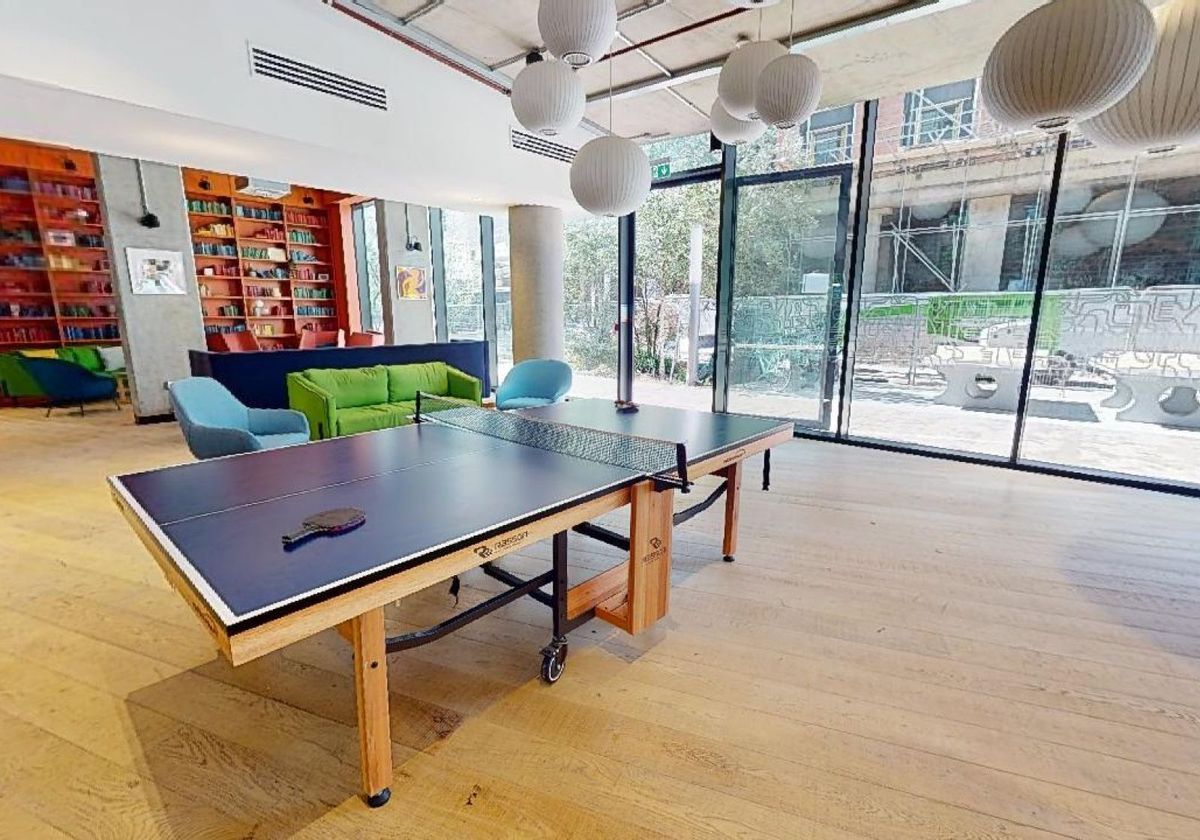 Hall- iQ Brighton - 4