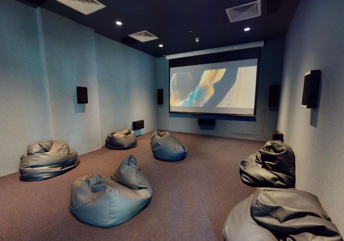 Hall- iQ Brighton - 3