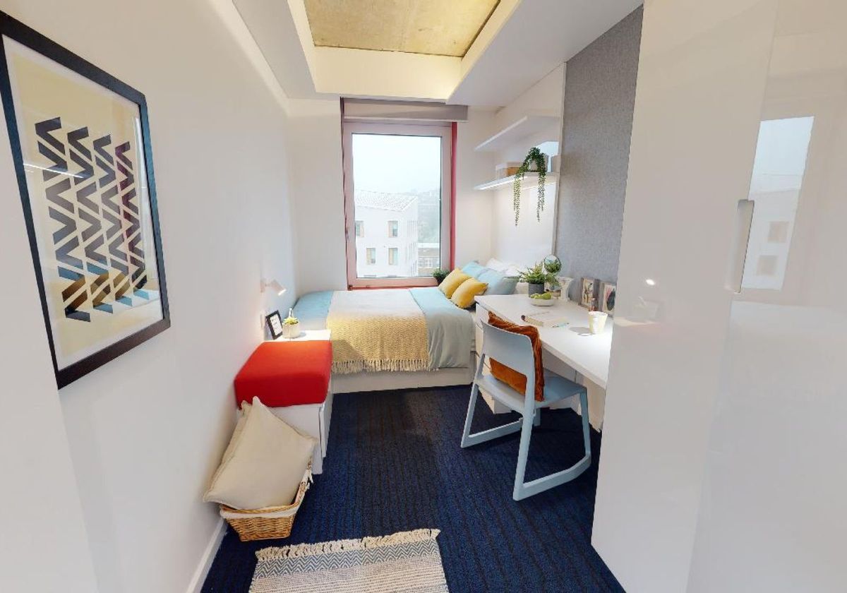 Hall- iQ Brighton - 5