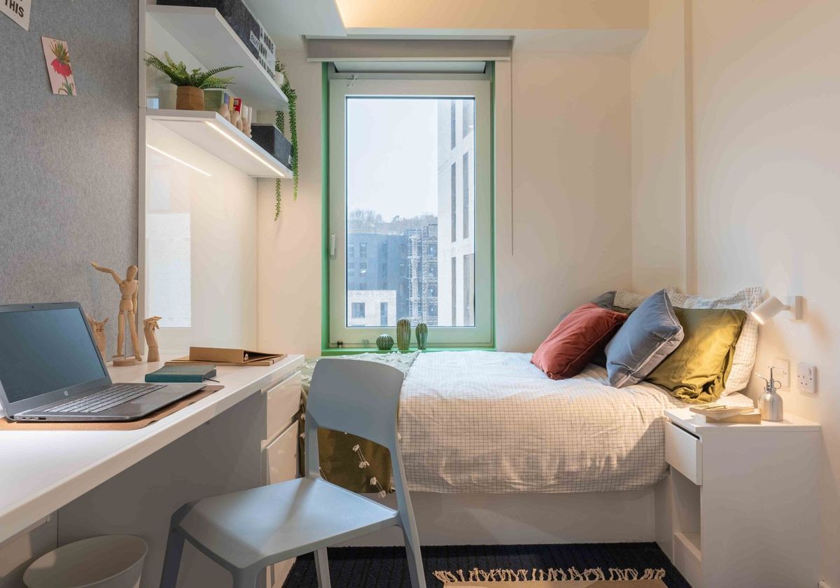 Hall- iQ Brighton - 0