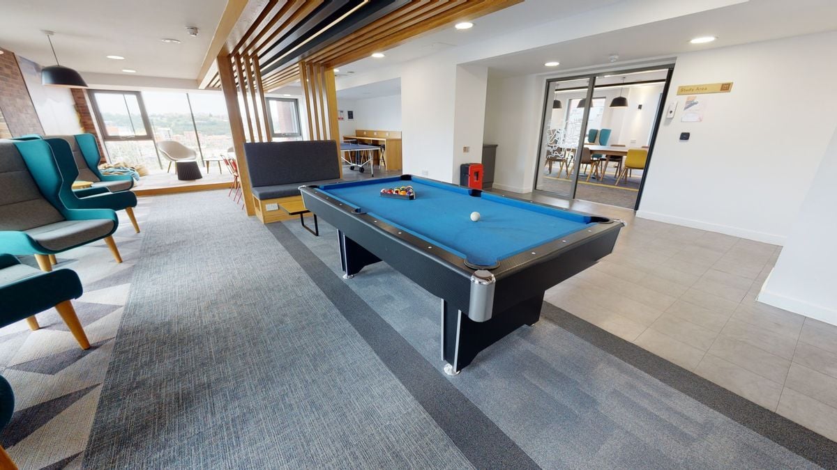 Hall iQ Century Square - 9