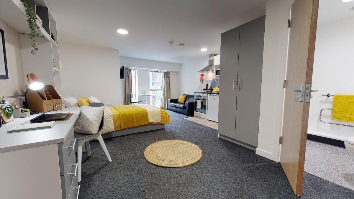 Hall iQ Century Square - 2