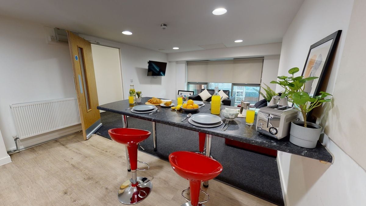 Hall iQ Century Square - 4