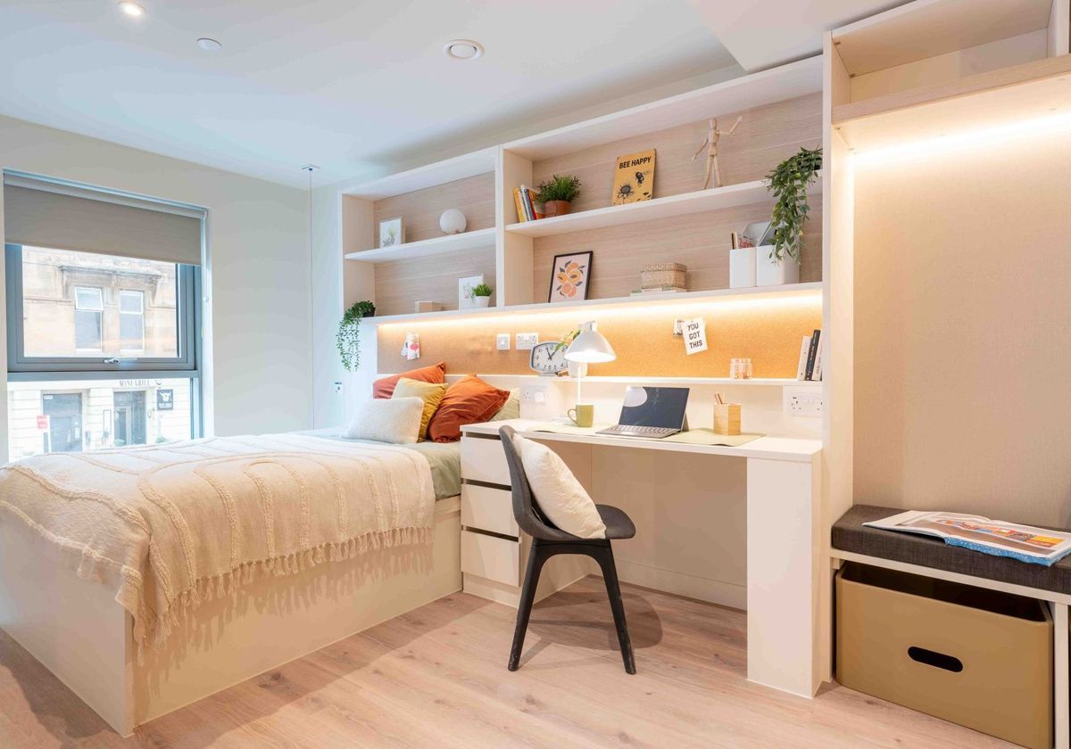 Hall - iQ Cullen House - 1