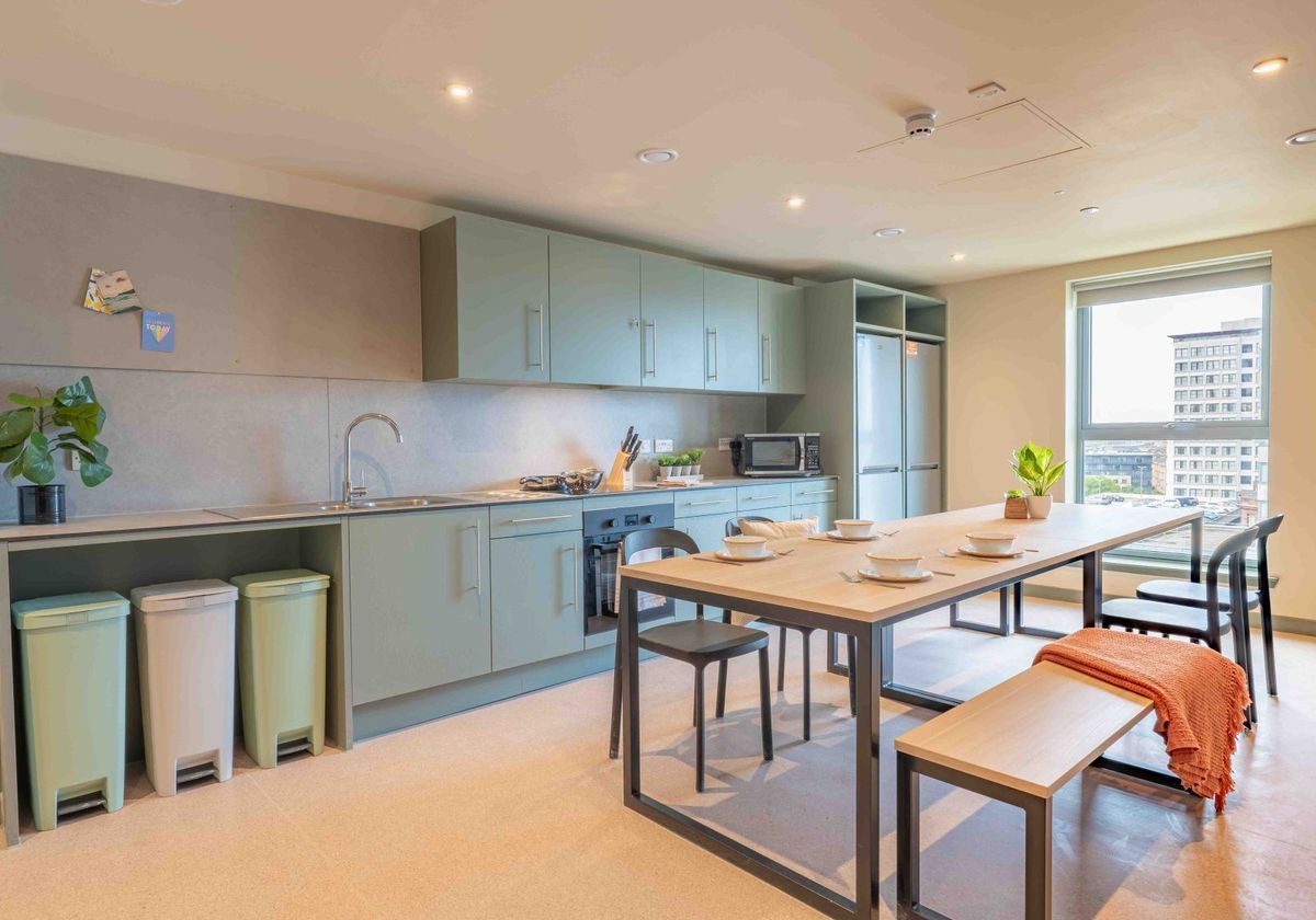 Hall - iQ Cullen House - 3