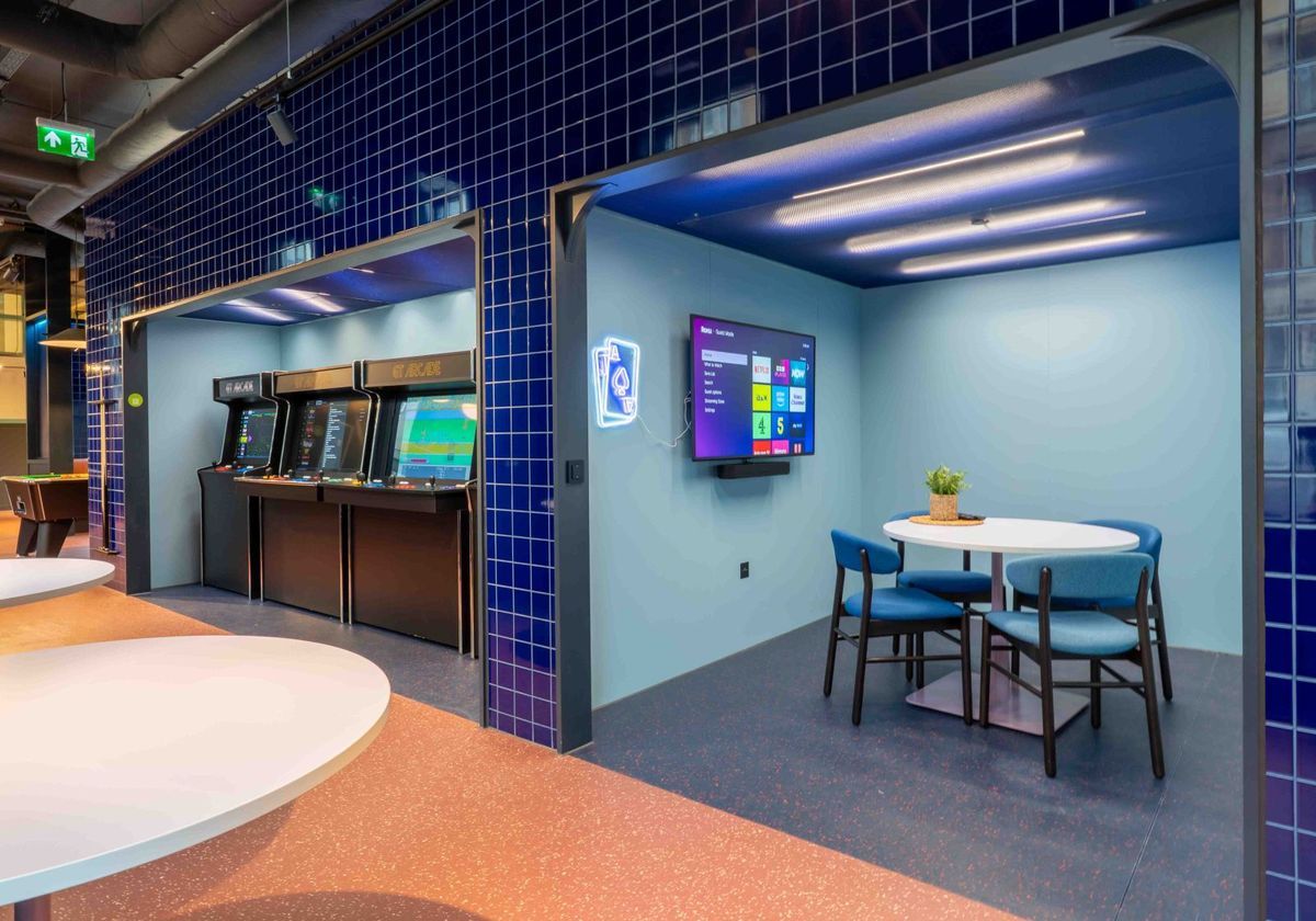 Hall - iQ Cullen House - 6