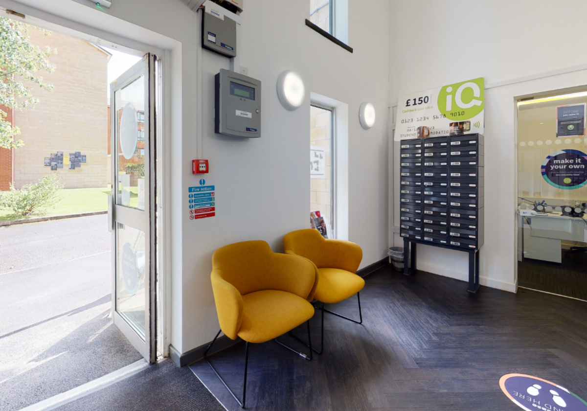 Hall iQ Daisy Bank - 1